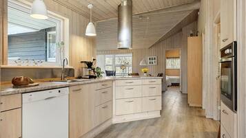 Køleskab, opvaskemaskine