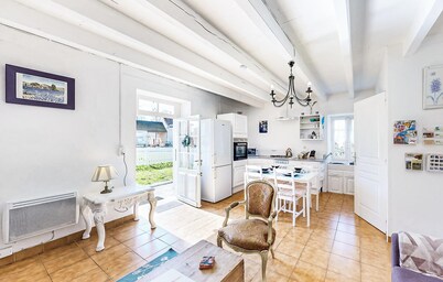 Awesome home in Oradour-Fanais with WiFi