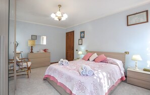 2 Schlafzimmer, Reisekinderbett, kostenloses WLAN, Bettwäsche