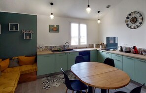 Fridge, oven, coffee/tea maker