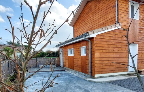 2 bedroom cozy apartment in Vayres