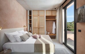 4 bedrooms, iron/ironing board, travel crib, free WiFi