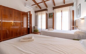 5 habitaciones, cuna de viaje y wifi gratis