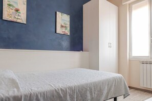 House | 1 bedroom, laptop workspace, bed sheets