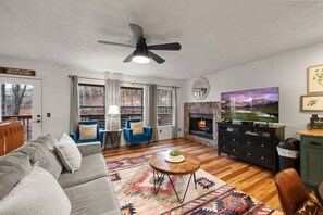 Télévision, cheminée