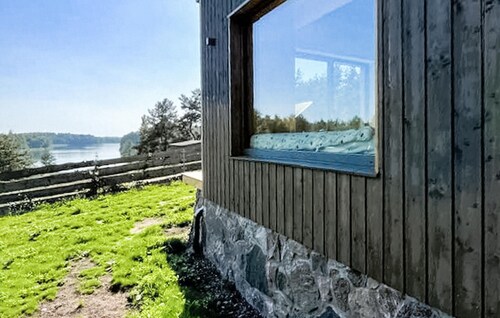 Cozy home in Bozepole Królewskie with lake view