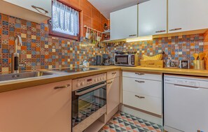 Réfrigérateur, four, plaque de cuisson, lave-vaisselle
