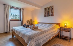 2 habitaciones, tabla de planchar con plancha y cuna de viaje 