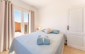 4 bedrooms, travel crib, free WiFi - Stunning home in Santanyí with private swimming pool, can be inside or outside (Santanyí)