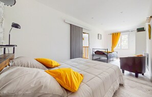 2 bedrooms, iron/ironing board, free WiFi, bed sheets