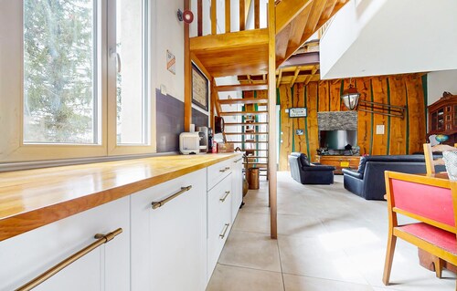 Cozy home in Cossaye with WiFi