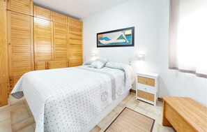 2 室のベッドルーム、アイロン / アイロン台、WiFi (無料)