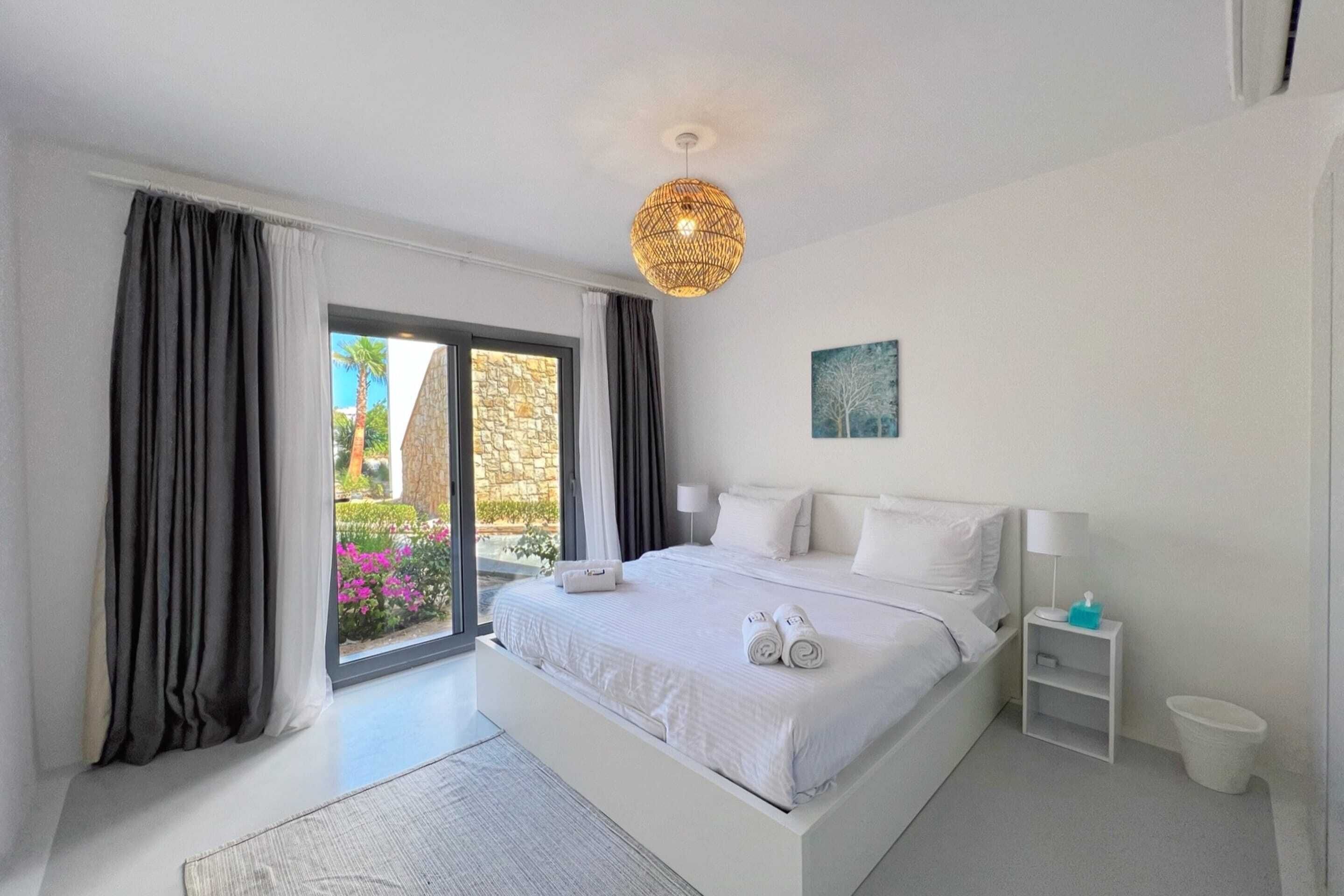 Basic Apartment | 1 bedroom, laptop workspace, iron/ironing board, bed sheets