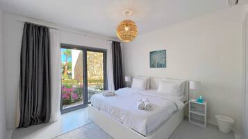 Basic Apartment | 1 bedroom, laptop workspace, iron/ironing board, bed sheets