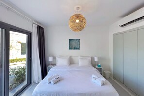 Apartemen Basic | 1 kamar tidur, ruang kerja ramah laptop, dan setrika/meja setrika