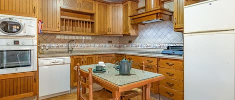 Kühlschrank, Herdplatte, Geschirrspüler