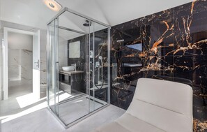 Douche, séchoir à cheveux