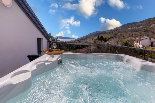 Bain à remous extérieur