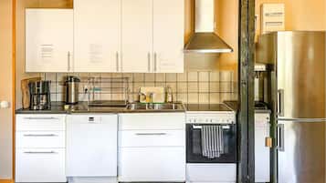 Fridge, stovetop, dishwasher, coffee/tea maker