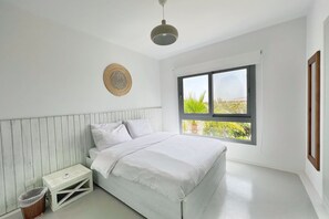 Leilighet – basic | 3 soverom, skrivebord for bærbar PC, strykejern/-brett og sengetøy