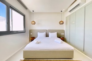 3 habitaciones, tabla de planchar con plancha y ropa de cama 