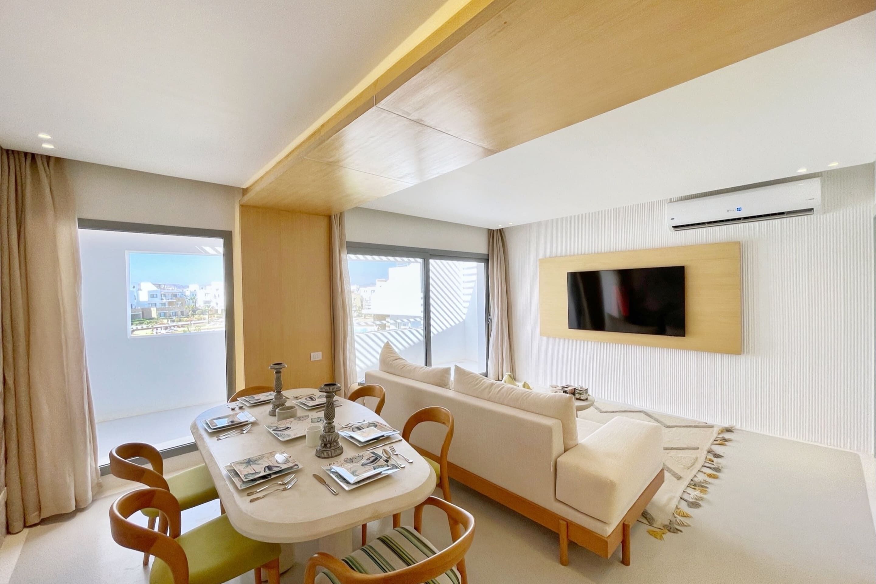 Basic Apartment | Dining