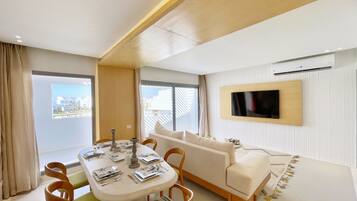 Basic Apartment | Dining