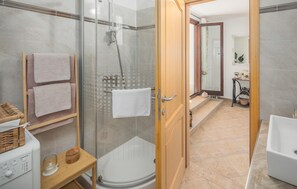 Douche, séchoir à cheveux