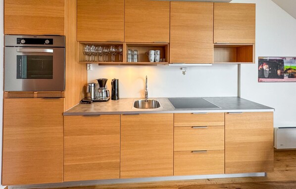 Fridge, dishwasher, coffee/tea maker