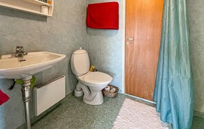Shower - Amazing home in Mjöbäck (Mjöbäck)
