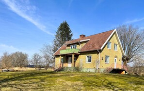 Exterior - Amazing home in Mjöbäck (Mjöbäck)