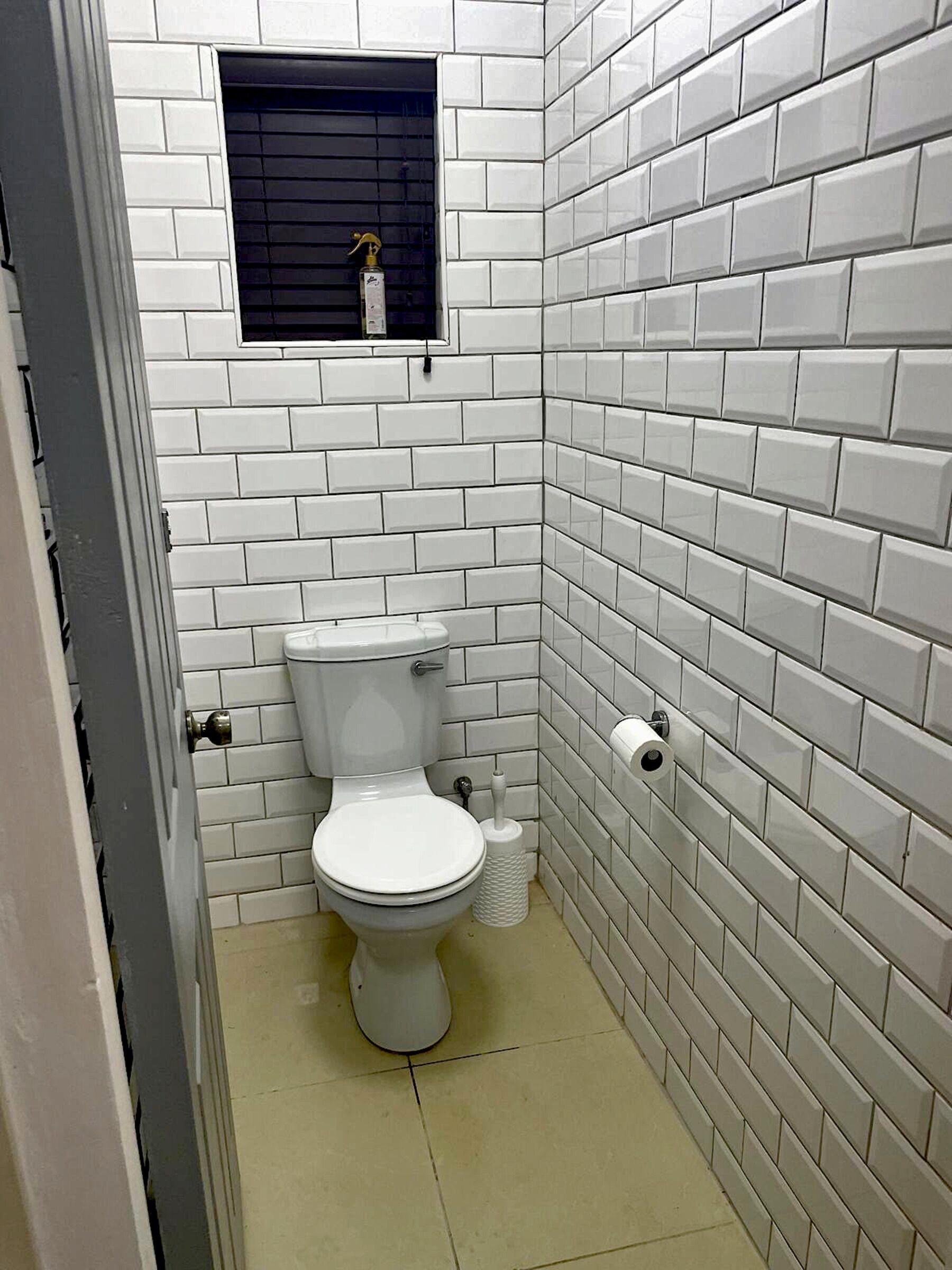 Dutxa, assecador de cabells, tovalloles i sabó 