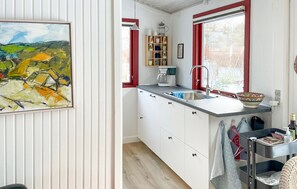 Réfrigérateur, surface de cuisson, lave-vaisselle, cafetière-théière