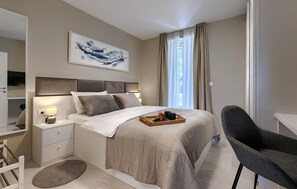 3 chambres, coffre-fort, fer et planche à repasser, lit de bébé portatif