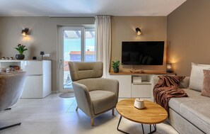 Älytelevisio, takka, pöytäjalkapallopöytä