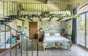 6 bedrooms, iron/ironing board, travel crib, free WiFi