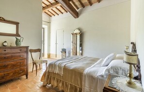 6 bedrooms, iron/ironing board, travel crib, free WiFi