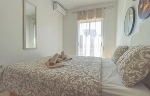 2 bedrooms, iron/ironing board, free WiFi