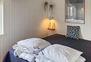 Iron/ironing board, travel crib, free WiFi