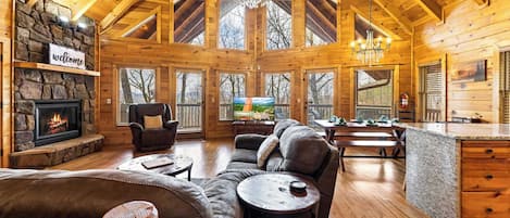 Fernseher, Kamin, Videospiele, Arbeitsbereiche