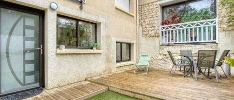 تناول الطعام بالخارج