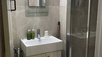 House | Bathroom | Shower, towels