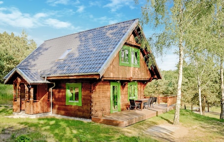 外観. Cozy home in Czaplinek with lake view