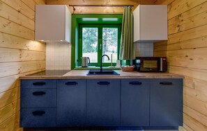 Jääkaappi, uuni, liesi, astianpesukone