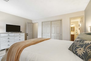 2 bedrooms, iron/ironing board, travel cot, WiFi