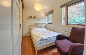 2 bedrooms, travel cot, free WiFi