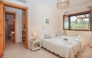 2 bedrooms, travel cot, free WiFi