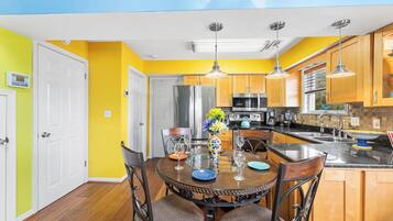 Microwave, dishwasher, coffee/tea maker