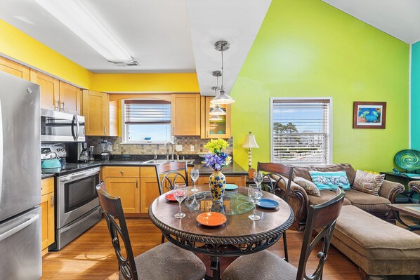 Microondas, lavavajillas y cafetera y tetera 