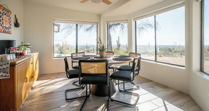 Desert Oasis, Stunning MTN View w/ Sparkling Pool & Hot Tub